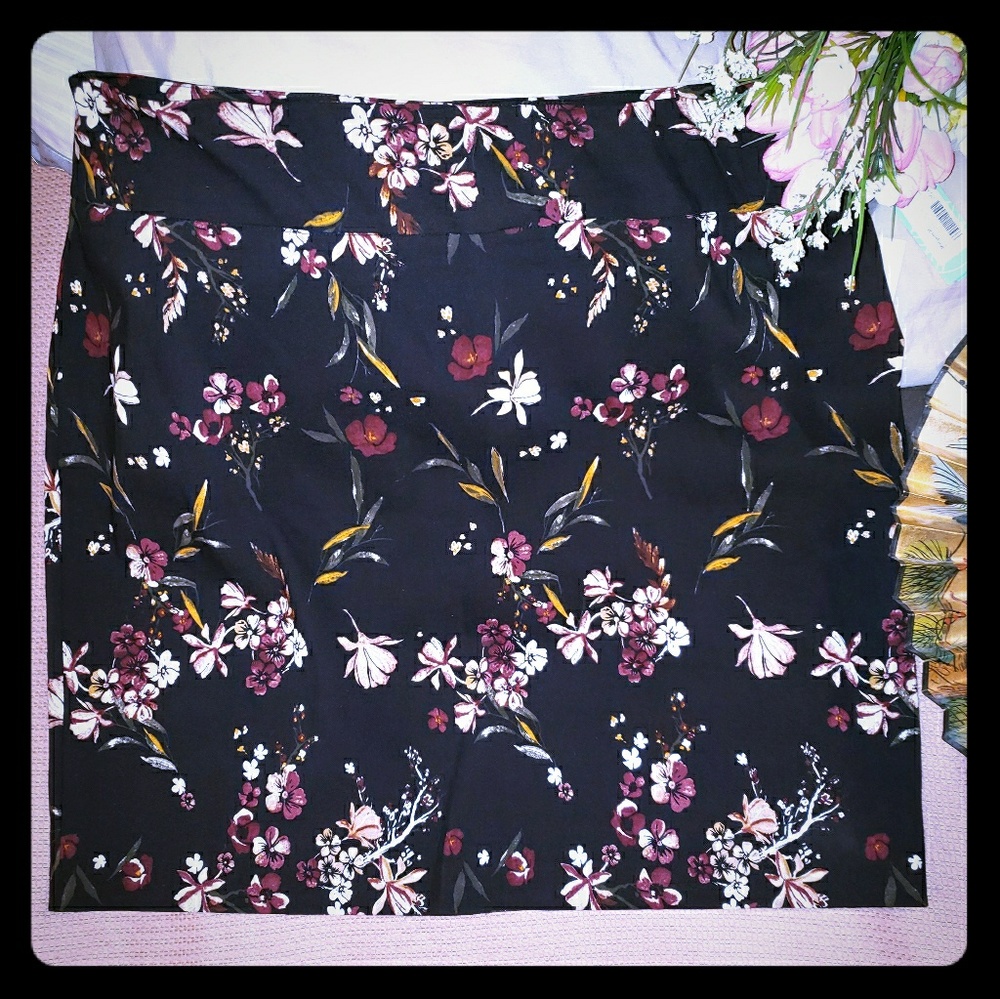 💥NWT💥 MARGRET M SKIRT